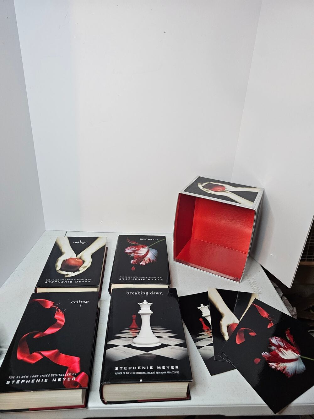 Twilight saga hardcover box set with inserts